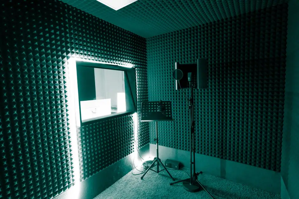 Domowe rozwiązania dla lepszej akustyki pomieszczeń