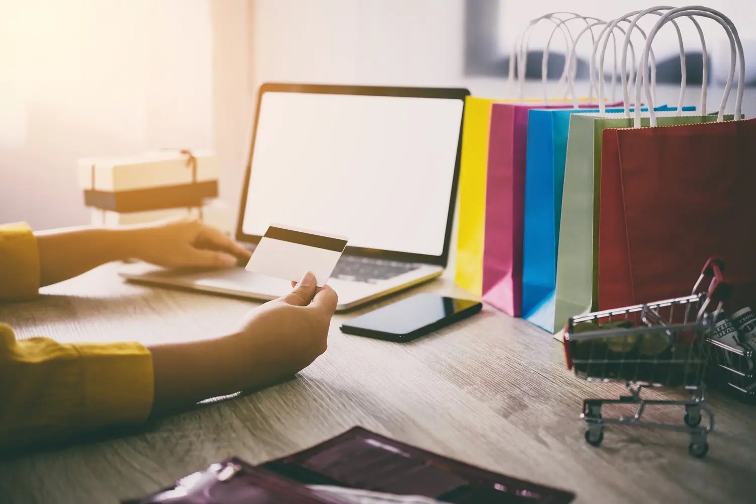 Jak wybrać platformę e-commerce dla małego sklepu internetowego